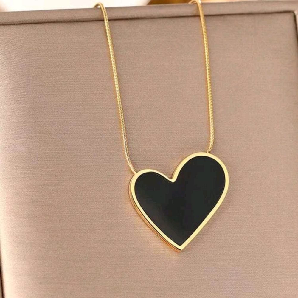 Stainless Steel Necklace With Acrylic black Iirregular Heart-Shaped Pendant.